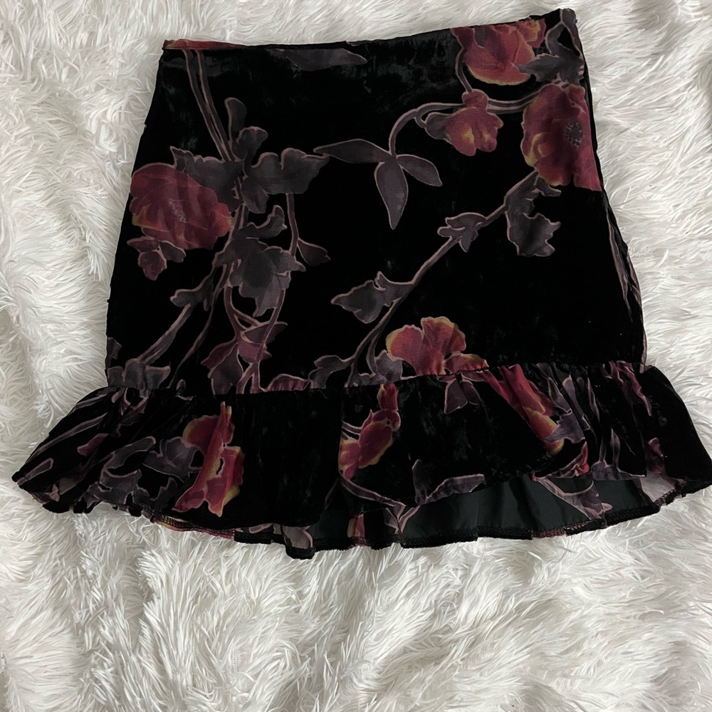 La Hearts Velvet Floral Ruffled Mini Skirt
